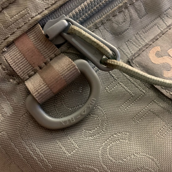 Supreme Waist Bag (Fanny Pack) - Picture 7 of 7